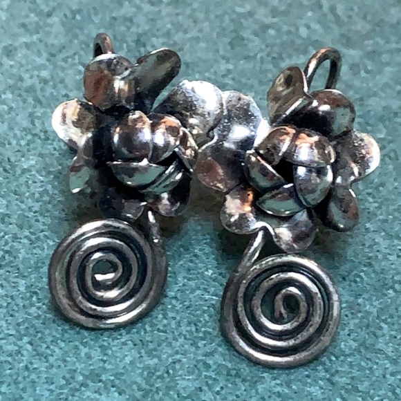 Vintage sterling screw back earrings - Picture 11 of 12